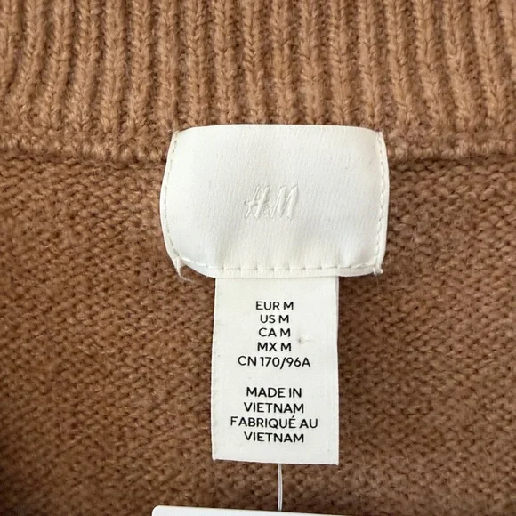 NWT H&M Preppy Sweater Vest Size Medium Neutral Tan Brown Chunky Knit Soft - Picture 2 of 5